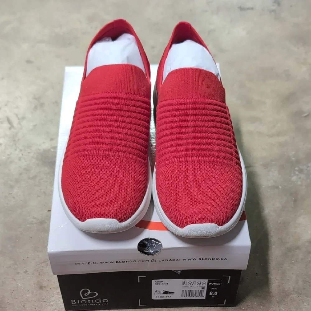 Blondo Women's Waterproof Karen Red Knit - Picture 2 of 8